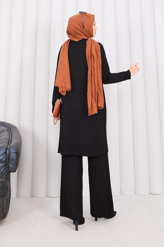 Schwarzes Strick-Set Mit Schmetterlingsbrosche Und Knöpfen