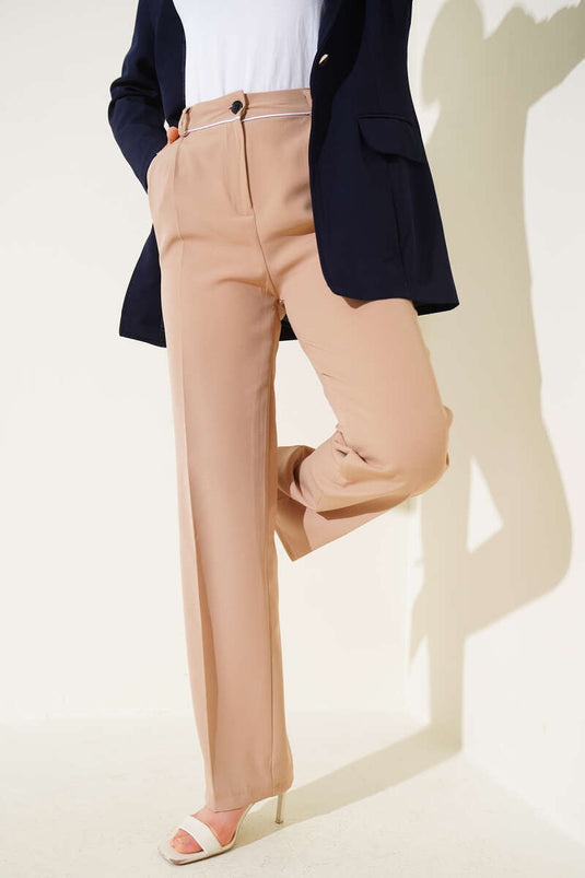 بنطلون قماش مع حزام منقوش باللاتيه