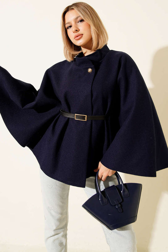 بونشو من الكشمير باللون الأزرق الداكن مع تفاصيل حزام