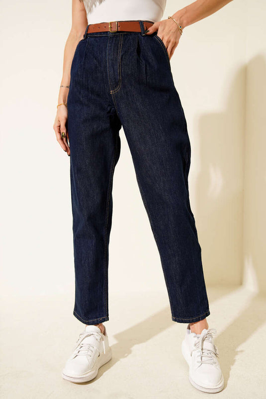 بنطال جينز مزين بحزام