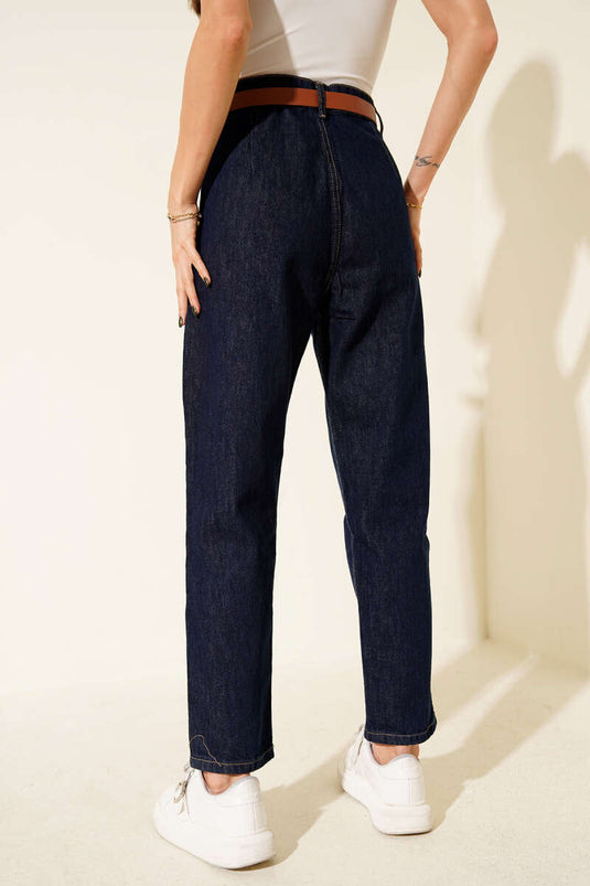 بنطال جينز مزين بحزام