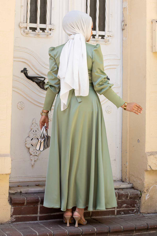 Abito da sera Hijab con dettagli in pietra e cintura Verde