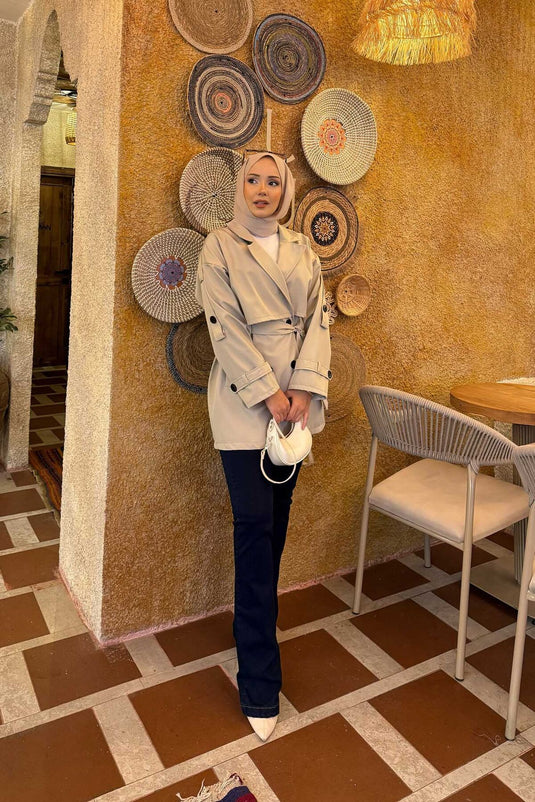 Trench-coat haut de gamme détaillé avec épaulettes ceinturées, couleur pierre