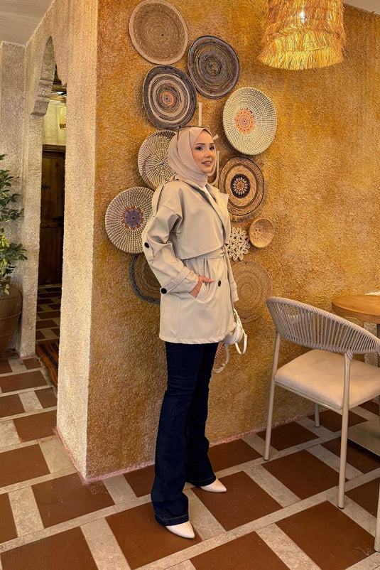 Trench-coat haut de gamme détaillé avec épaulettes ceinturées, couleur pierre