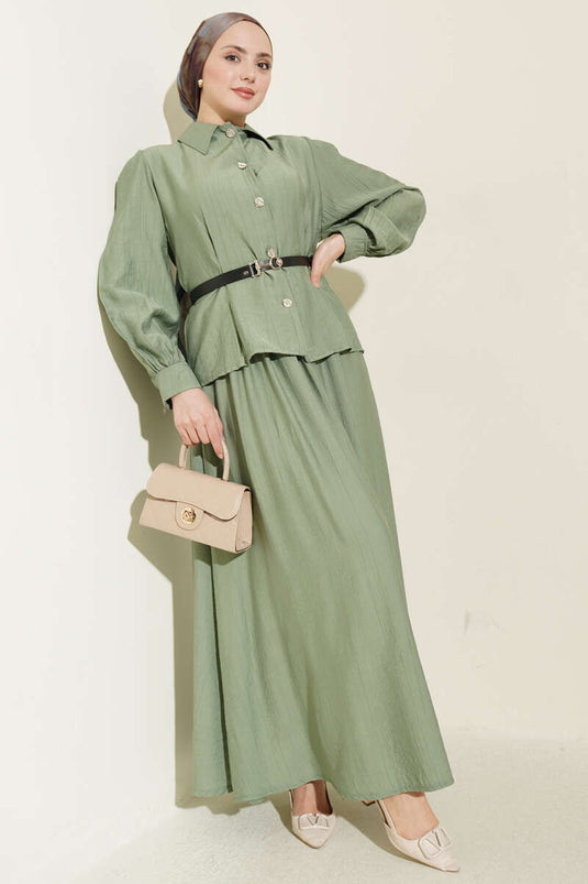 Ensemble deux pièces avec jupe plissée et ceinture, vert pistache