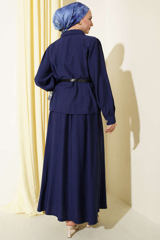 Ensemble deux pièces jupe plissée à ceinture bleu marine