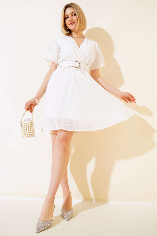 فستان مطرز بحزام باللون البيج