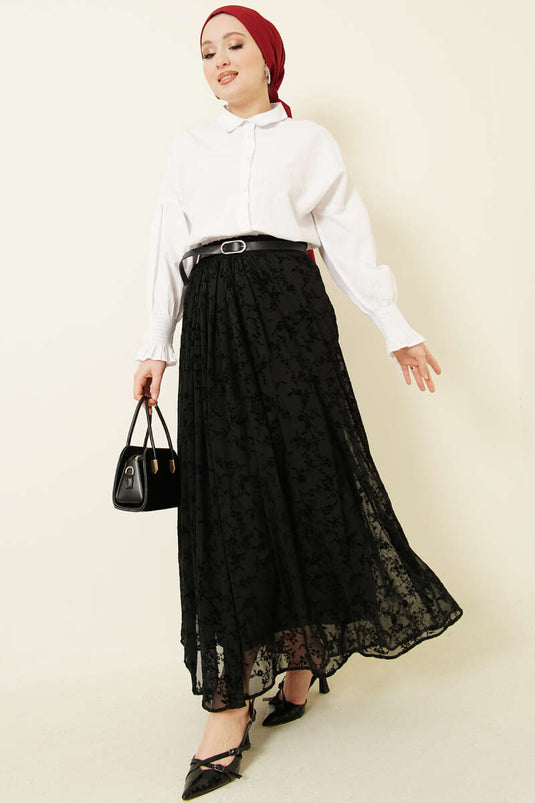 تنورة تول مزخرفة بحزام باللون الأسود