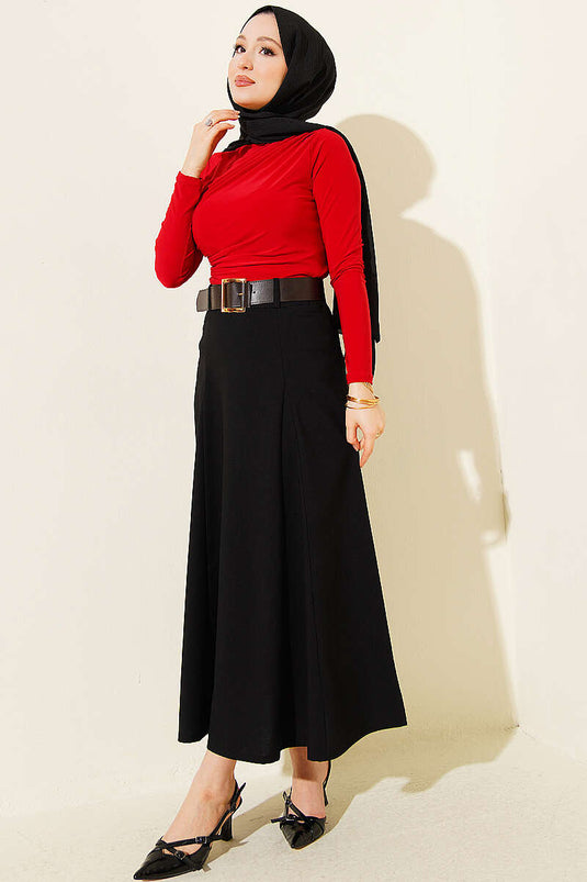 Jupe évasée noire avec ceinture et détails de couture