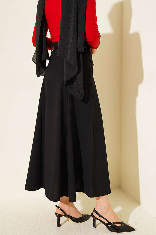 Jupe évasée noire avec ceinture et détails de couture