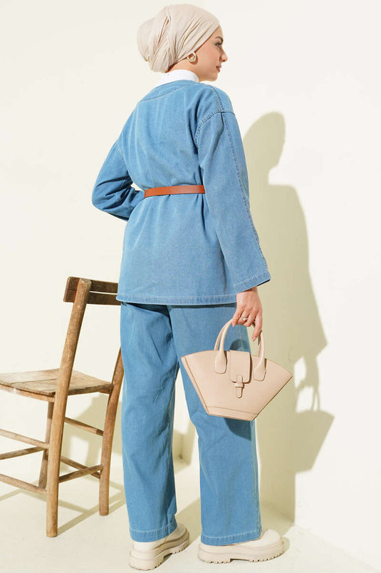 Completo due pezzi in denim con cintura e bottoni, blu denim