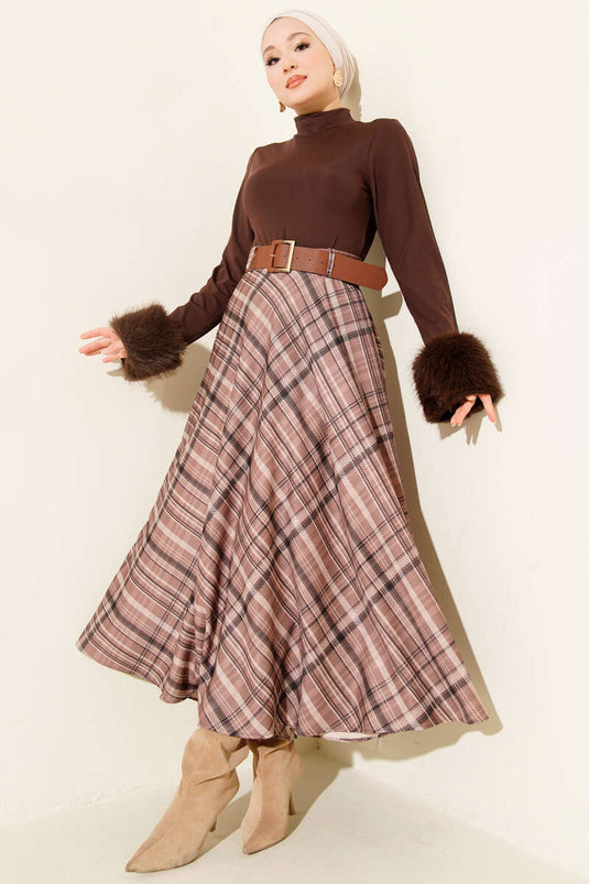 تنورة واسعة بنمط مربعات مع حزام بلون فيزون