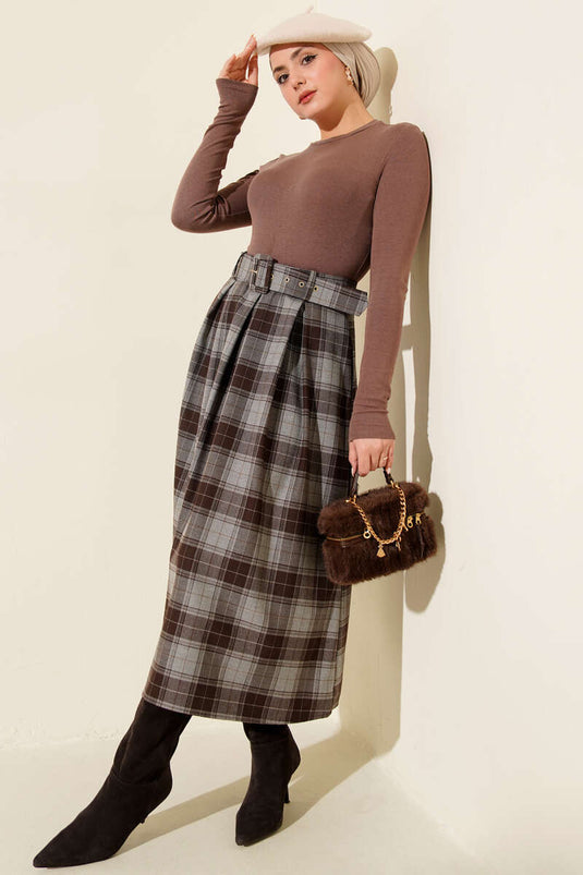 Jupe plissée à carreaux avec ceinture grise