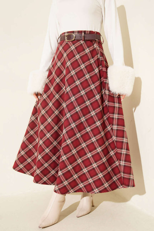 Jupe à carreaux avec ceinture bordeaux
