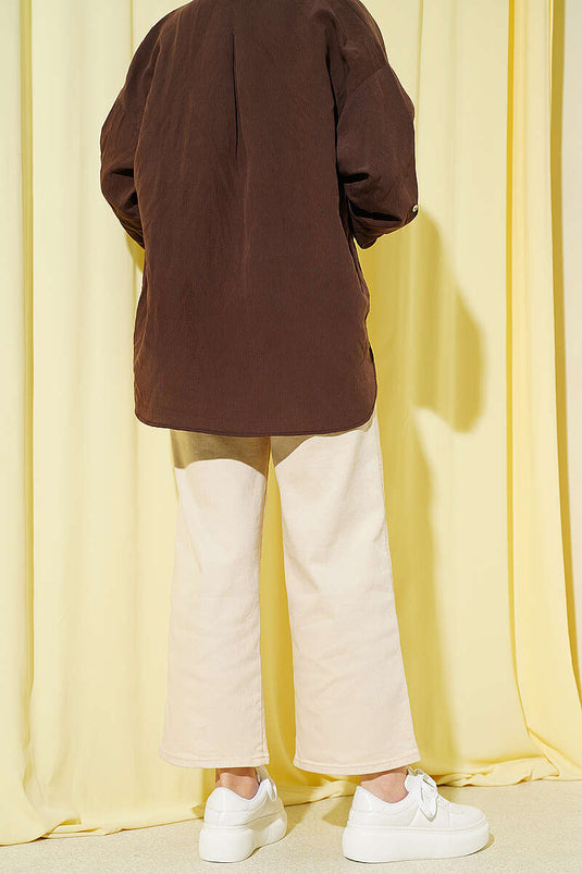 Pantalon en jean beige à jambes larges avec ceinture