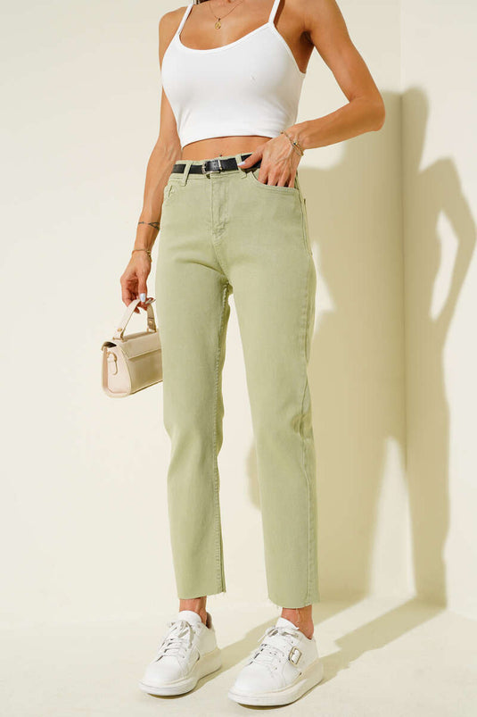 Gürtelhose mit verkürztem Bein in Hellgrün