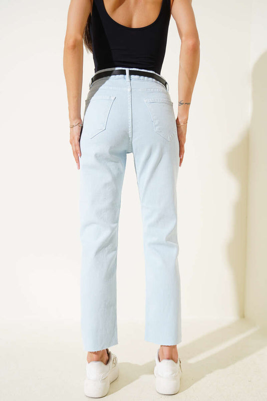 بنطلون أزرق قصير الساق بحزام