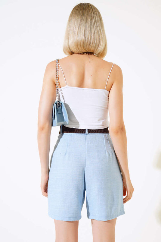 Short en lin bleu avec ceinture