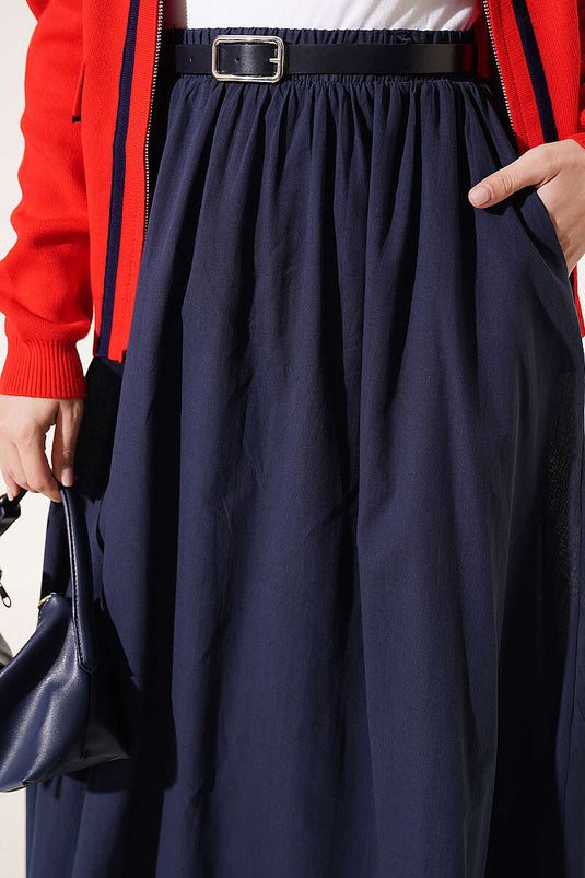 تنورة من التول الواسعة مع حزام أزرق داكن
