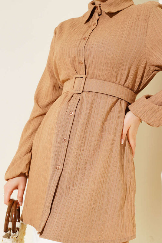 Camicia stropicciata con cintura color latte