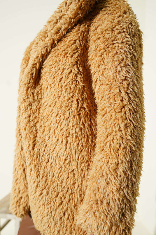 Manteau d'agneau ceinturé Latte