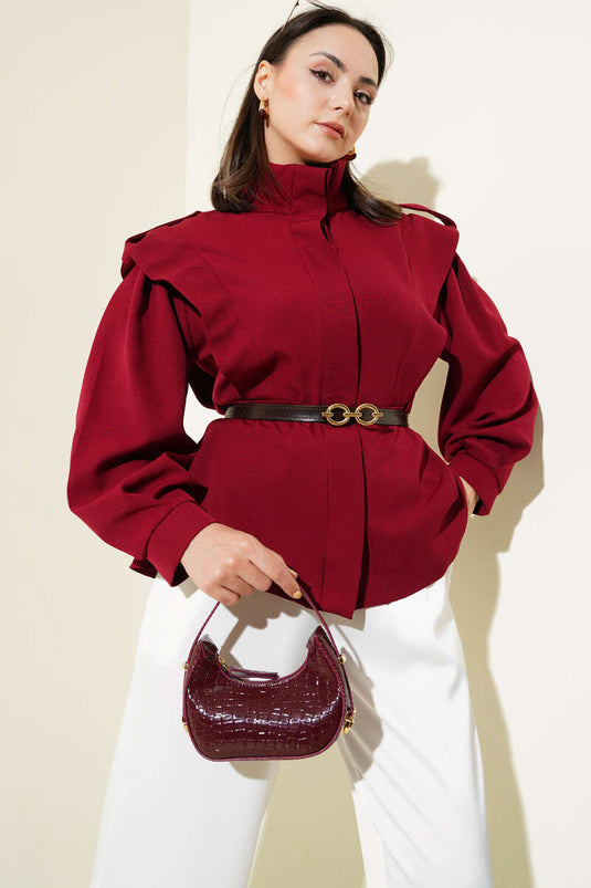 Veste bordeaux à épaulettes et ceinture
