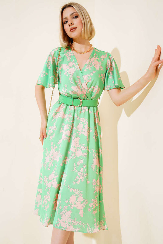 Robe midi en satin vert avec ceinture