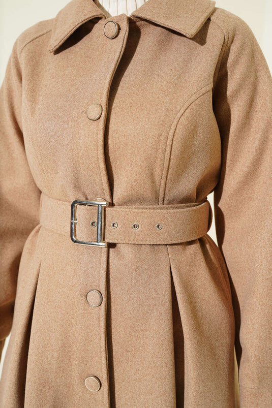 Manteau long en cachemire ceinturé couleur latte