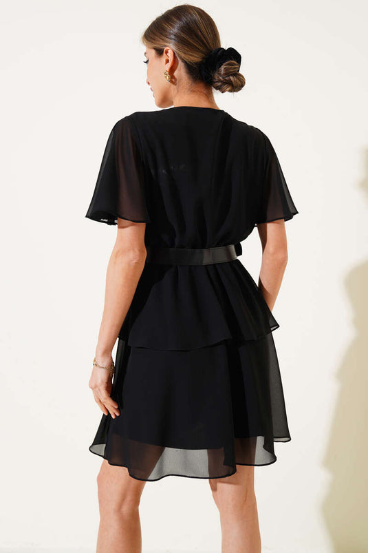 Robe courte en mousseline noire à col V et ceinture