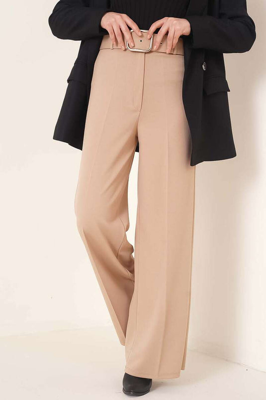 Pantalon beige taille haute à jambe large et ceinture