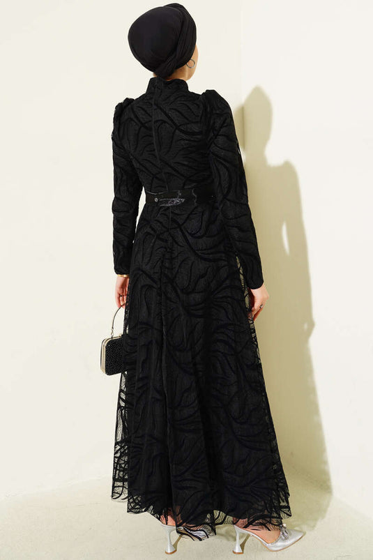 Robe de soirée noire en tulle à motifs ton sur ton, ceinturée