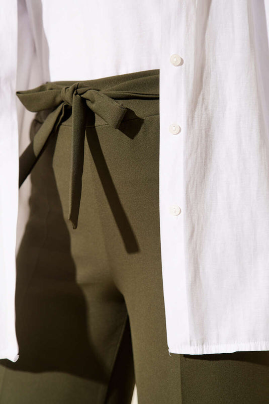 Pantalon kaki à ceinture intégrée