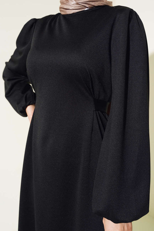 Kleid mit Gürtel in Schwarz