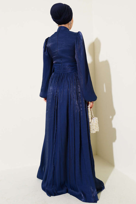 Robe de soirée ceinturée à col rond bleu marine