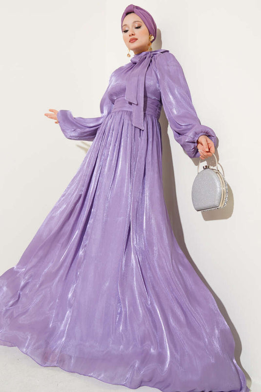 Robe de soirée lilas à col rond et ceinture