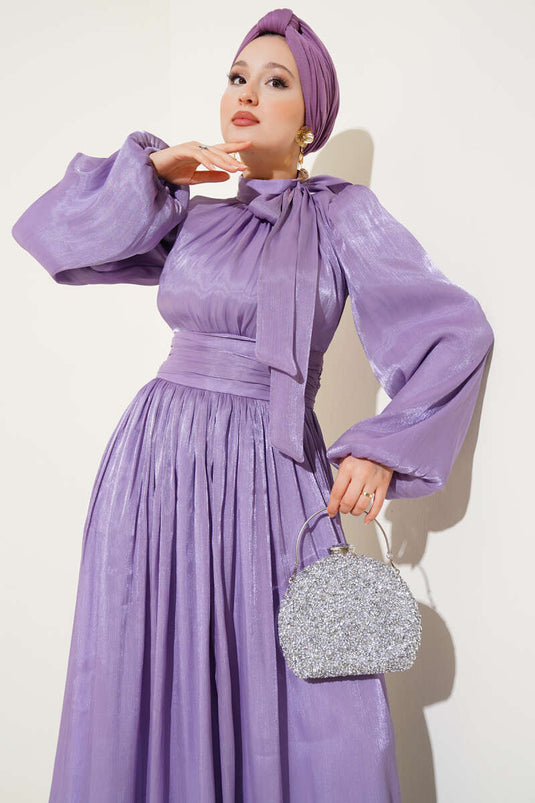 Robe de soirée lilas à col rond et ceinture