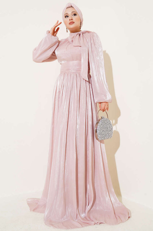 Robe de soirée ceinturée à col rond poudre