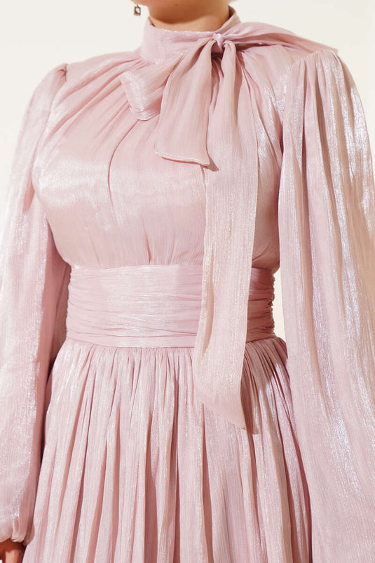 Robe de soirée ceinturée à col rond poudre