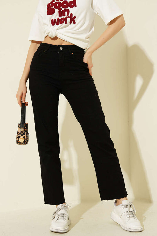 Pantalon en jean noir à jambe étroite avec boutons