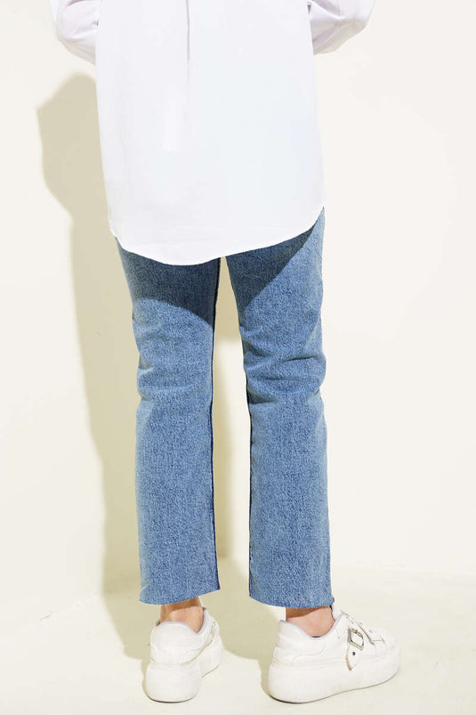 Jeans mom con pierna cortada, talla mediana, nieve