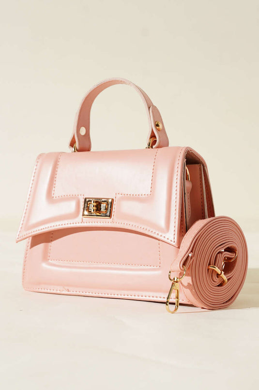 Tasche mit Schlossdetail und Kantennaht