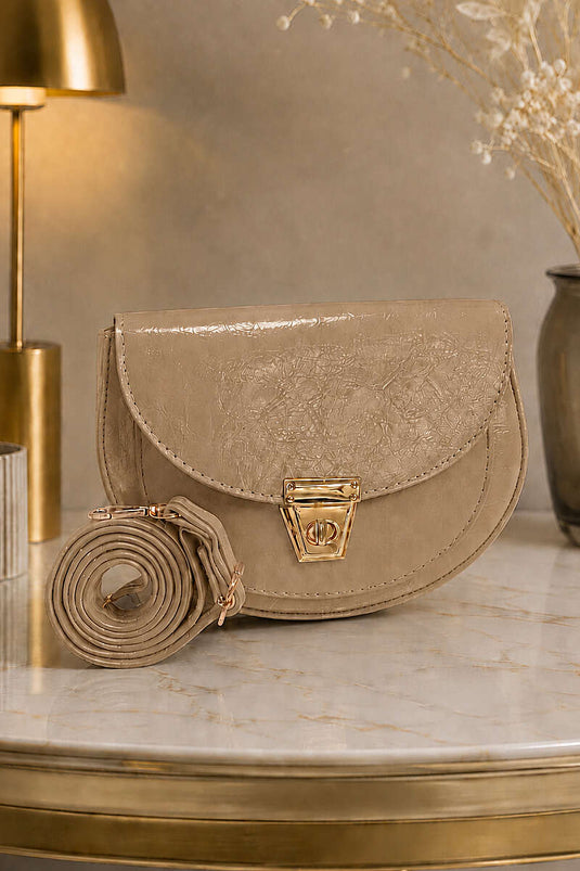 Borsa ovale in vernice con dettaglio a chiusura beige