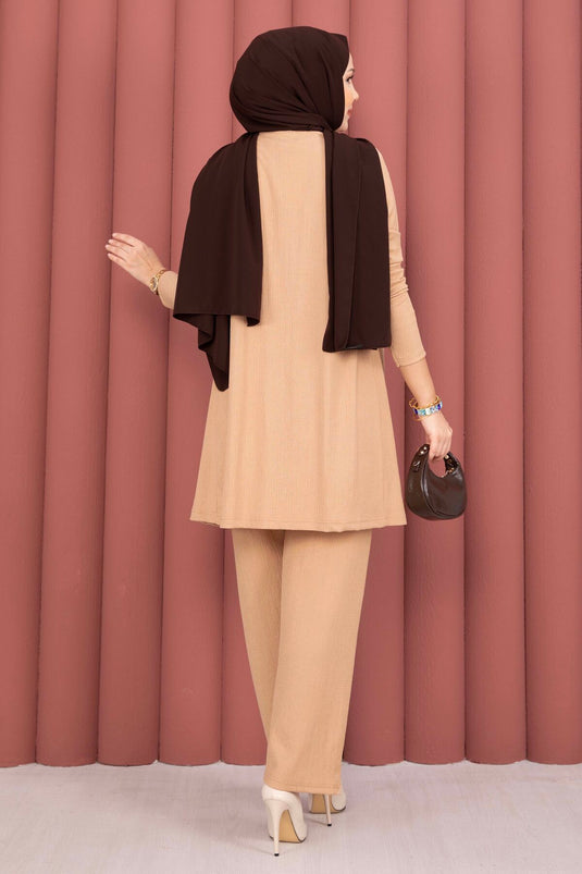 Ensemble trois pièces modest fashion avec kimono camel