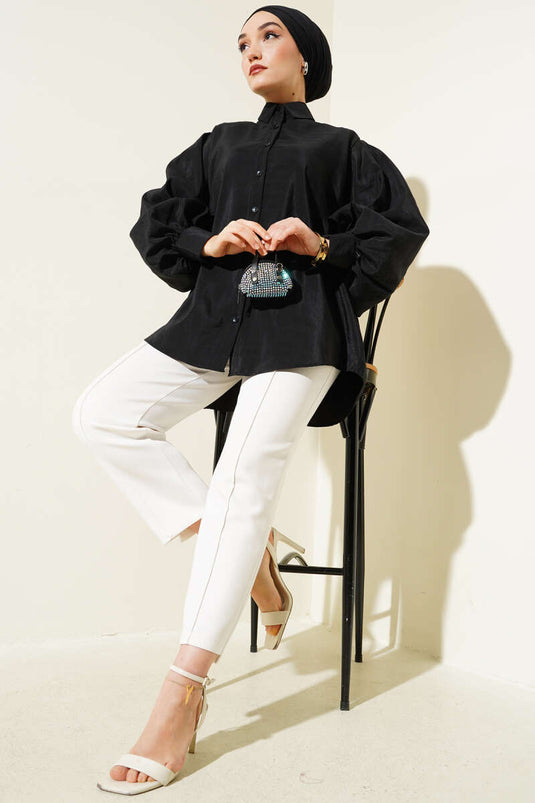 Chemise noire à manches ballon et texture froissée