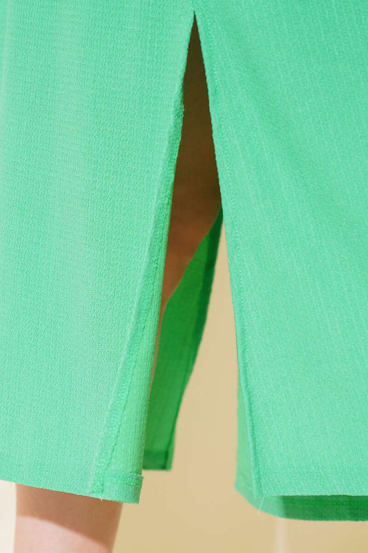 Robe ceinturée en paille rouge sauvage verte