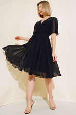 Robe courte en tulle noir à manches courtes