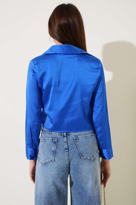 قميص ساتان قصير باللون الساكسوني