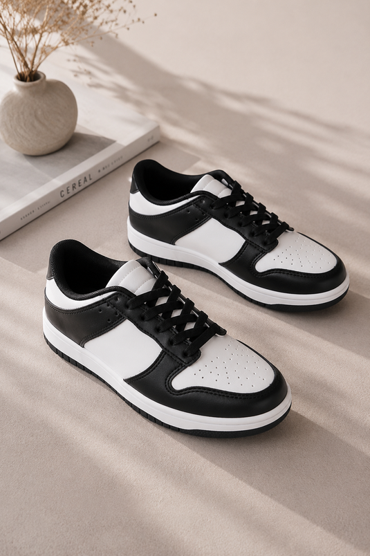 Classic Lace-Up Sneaker Sports Shoe Black