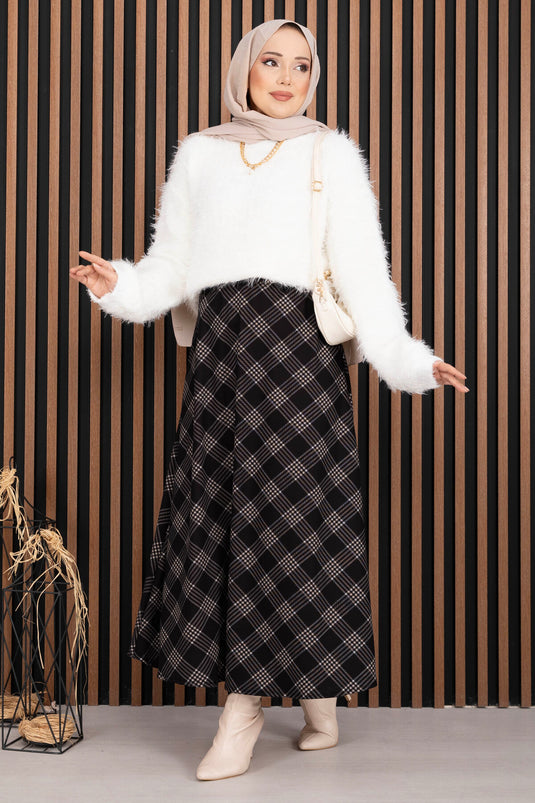 تنورة غوص سوداء بنقشة مربعات كلاسيكية