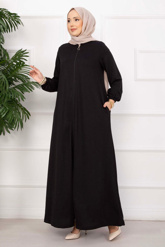 فرسة كلاسيكية بسحاب باللون الأسود